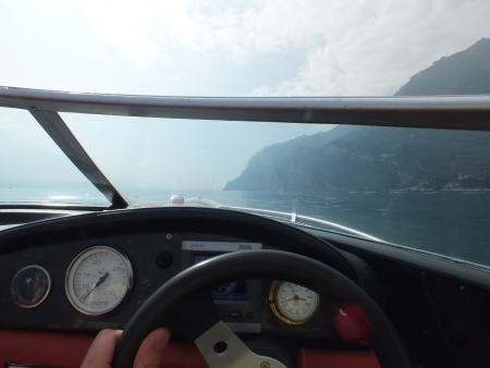 Mit dem Motorboot auf dem Gardasee Mit dem Motorboot auf dem Gardasee