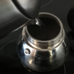guter-kaffee-mit-espressokocher-schritt-01